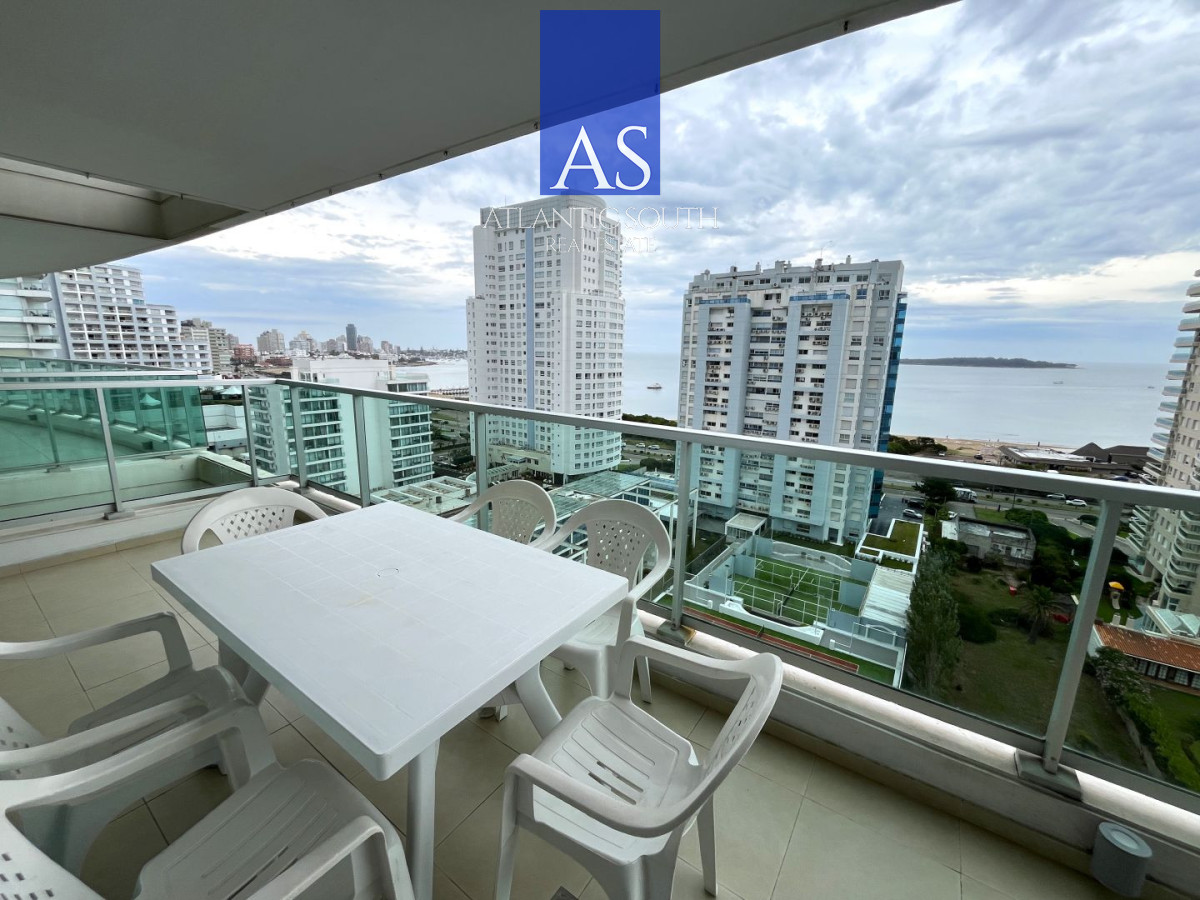 Apartamento ID.4658 - ATorre de categoría 2a linea frente al mar moderno con parrillero propio Playa Mansa Punta del Este