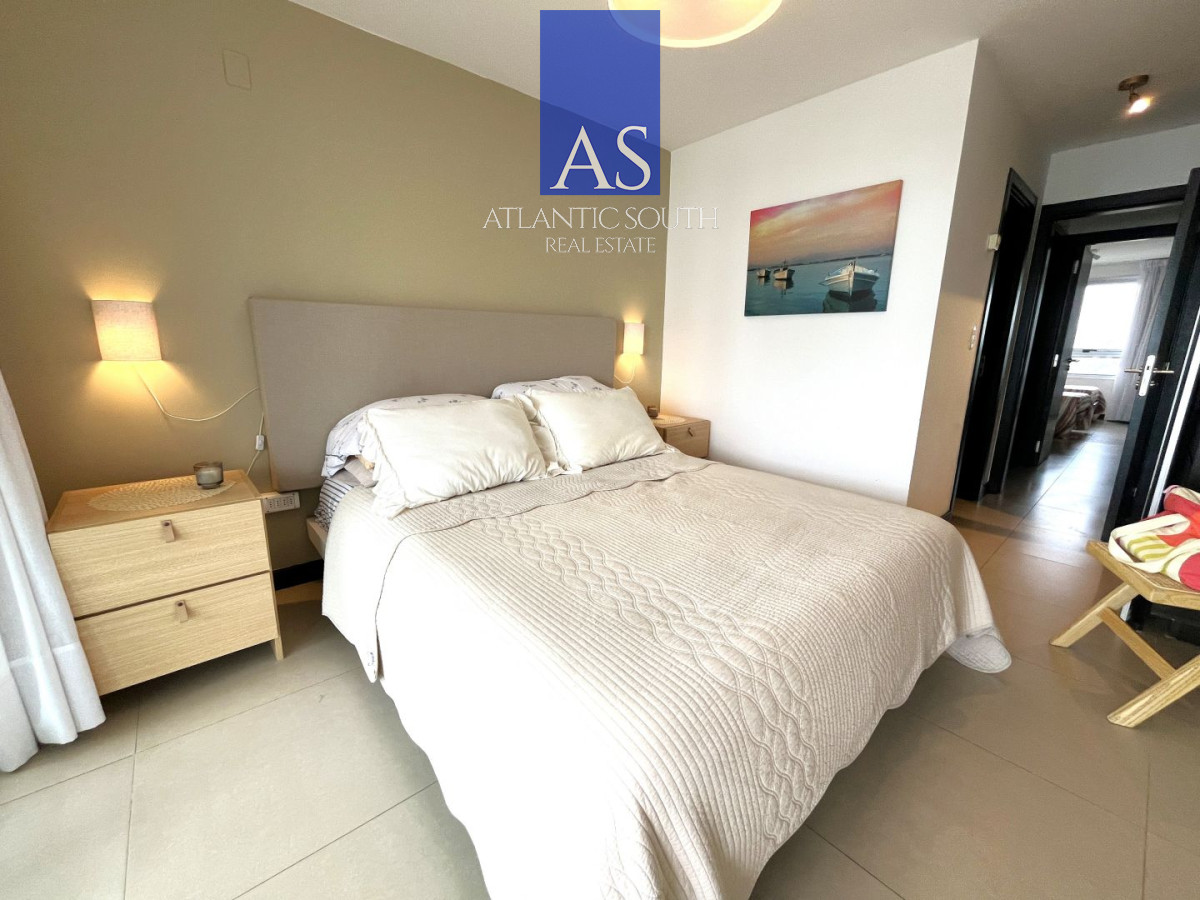 Apartamento ID.4658 - ATorre de categoría 2a linea frente al mar moderno con parrillero propio Playa Mansa Punta del Este