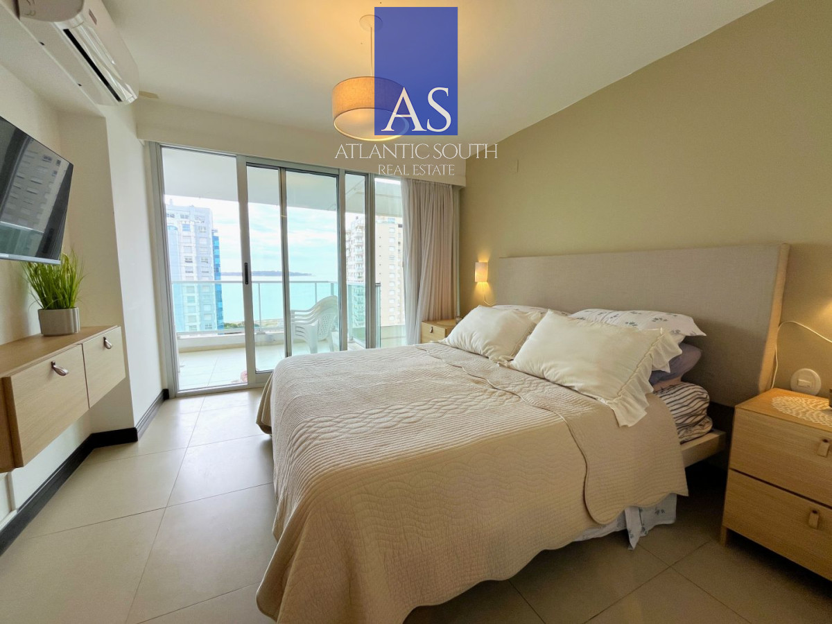 Apartamento ID.4658 - ATorre de categoría 2a linea frente al mar moderno con parrillero propio Playa Mansa Punta del Este