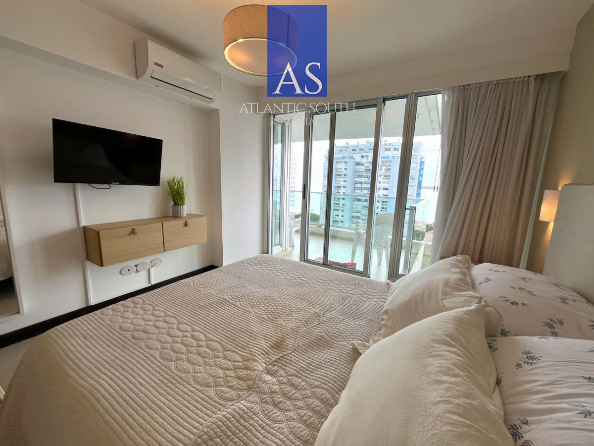 Apartamento ID.4658 - ATorre de categoría 2a linea frente al mar moderno con parrillero propio Playa Mansa Punta del Este