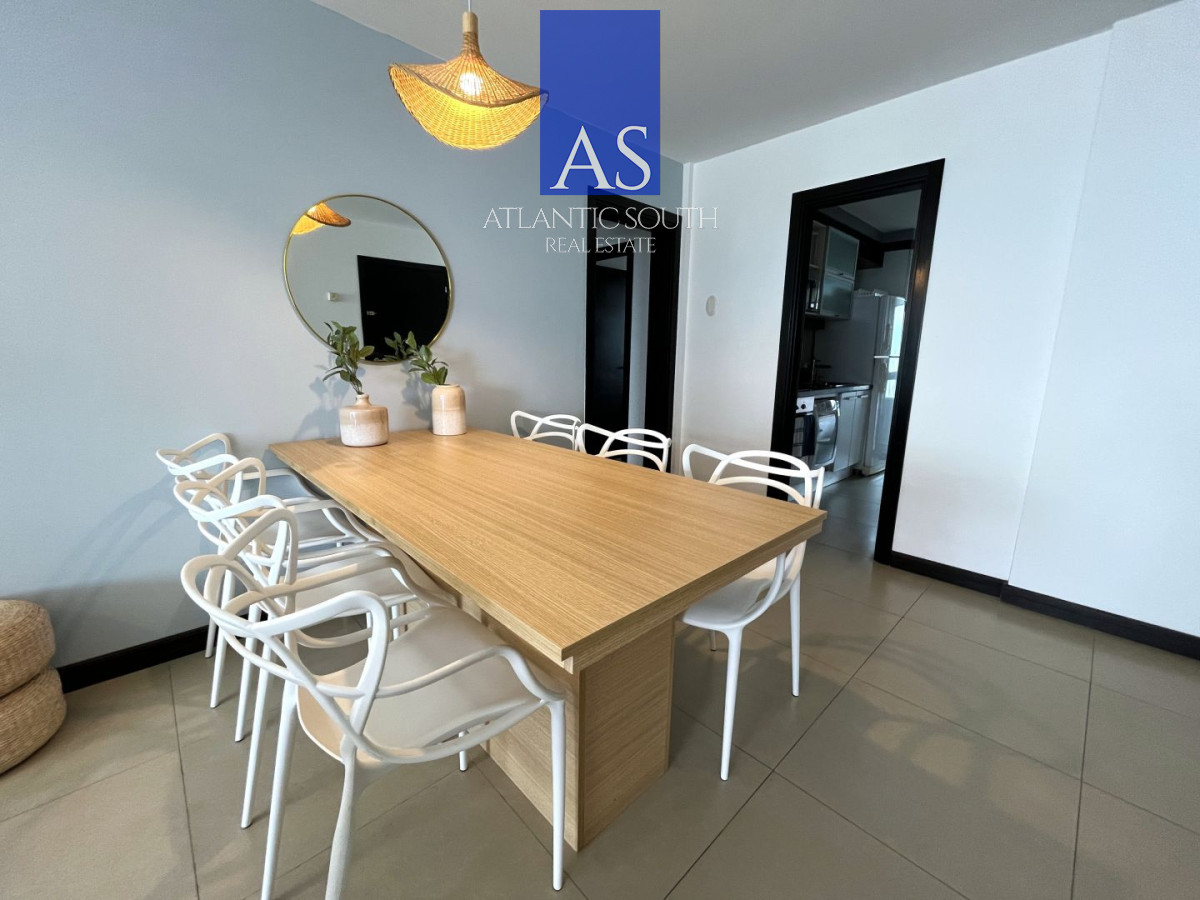 Apartamento ID.4658 - ATorre de categoría 2a linea frente al mar moderno con parrillero propio Playa Mansa Punta del Este