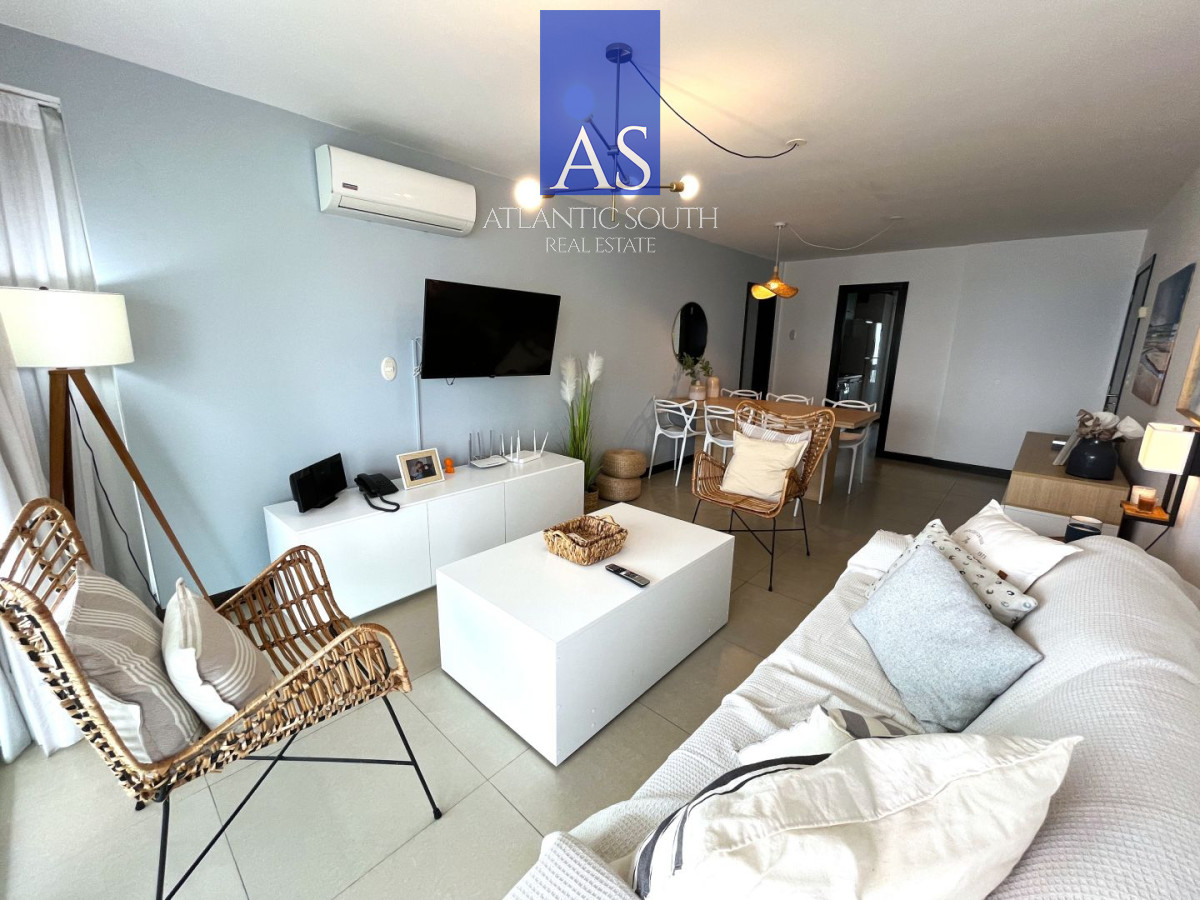 Apartamento ID.4658 - ATorre de categoría 2a linea frente al mar moderno con parrillero propio Playa Mansa Punta del Este
