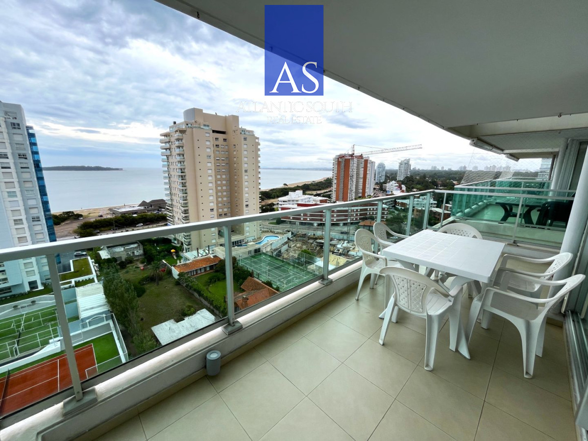 Apartamento ID.4658 - ATorre de categoría 2a linea frente al mar moderno con parrillero propio Playa Mansa Punta del Este