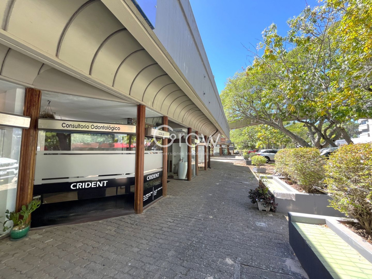 Local Comercial ID.3855 - Local en Venta en Galería Santander, Roosevelt Punta del Este