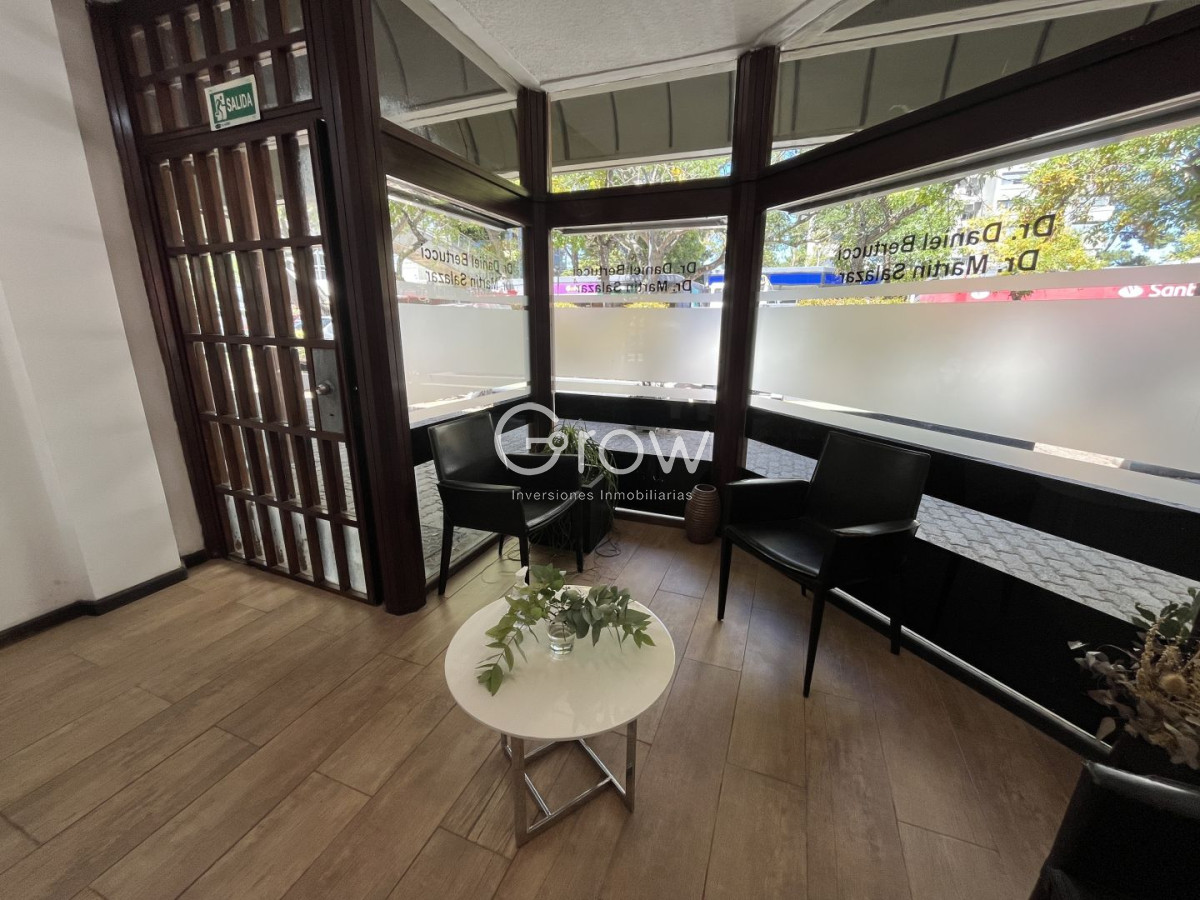 Local Comercial ID.3855 - Local en Venta en Galería Santander, Roosevelt Punta del Este