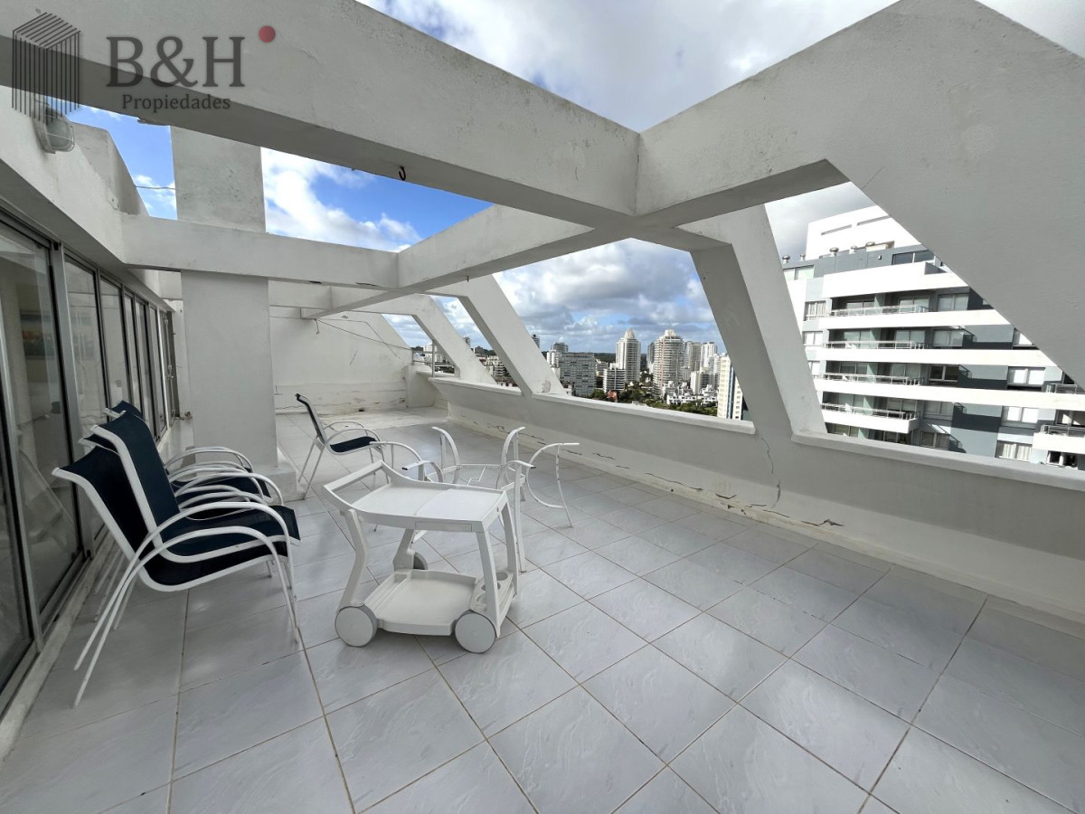 Apartamento ID.7743 - Penthouse en Venta con 4 dormitorios Playa Brava, Punta del Este