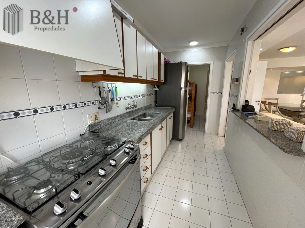 Apartamento ID.7743 - Penthouse en Venta con 4 dormitorios Playa Brava, Punta del Este