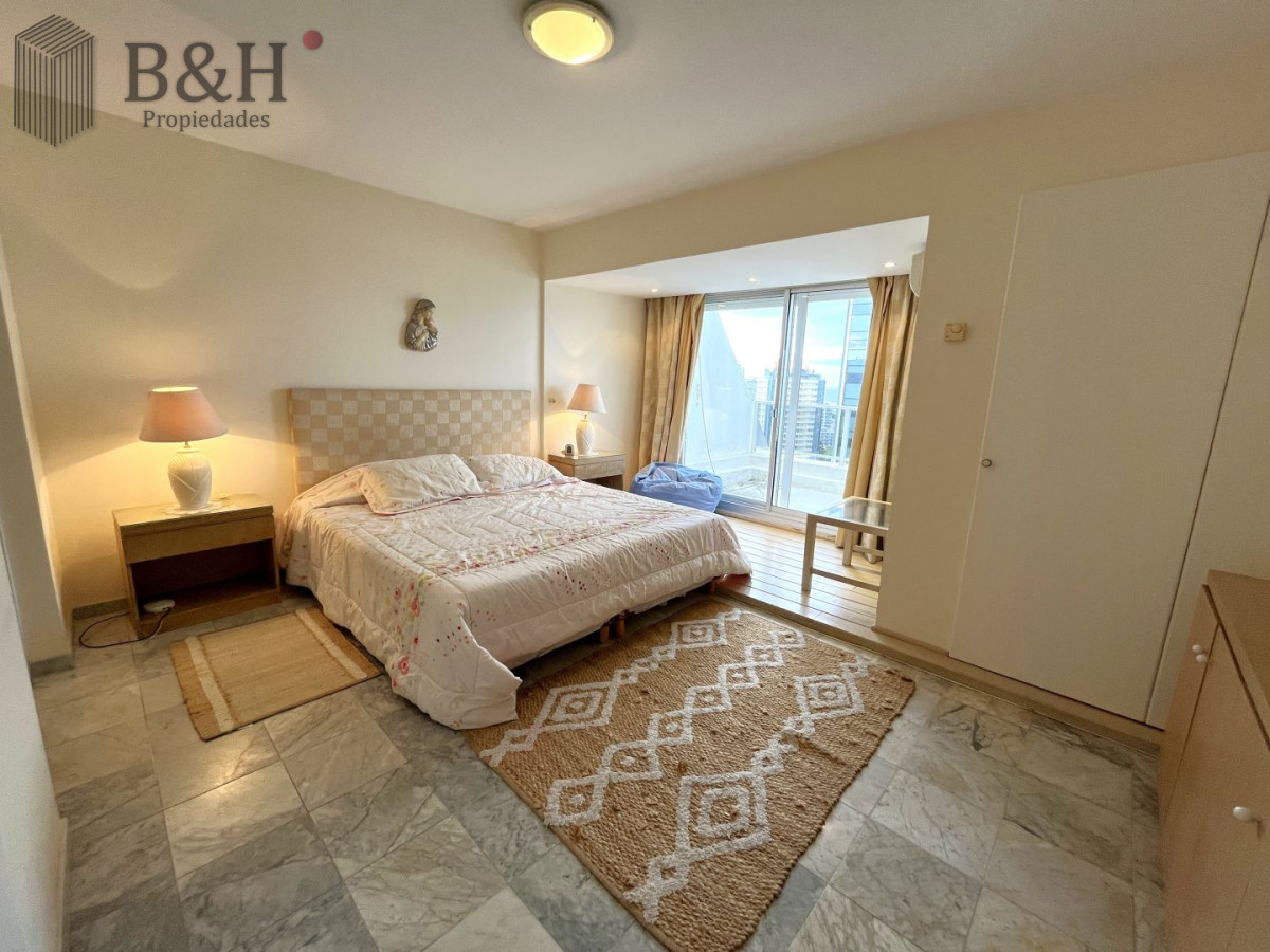 Apartamento ID.7743 - Penthouse en Venta con 4 dormitorios Playa Brava, Punta del Este