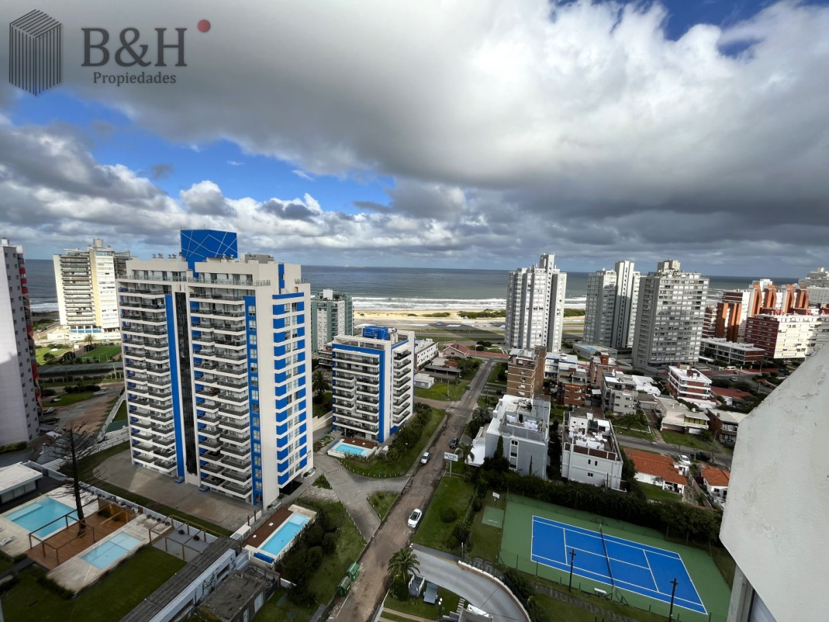Apartamento ID.7743 - Penthouse en Venta con 4 dormitorios Playa Brava, Punta del Este