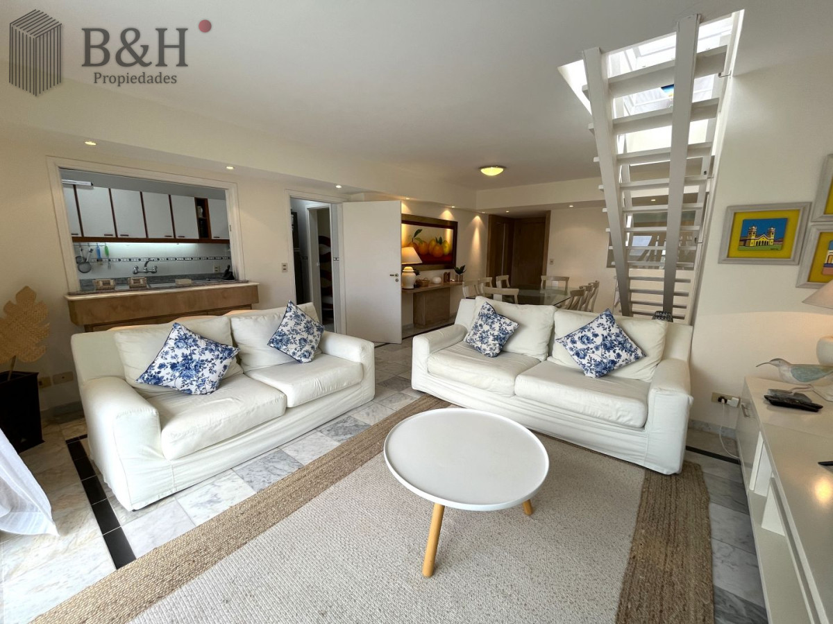 Apartamento ID.7743 - Penthouse en Venta con 4 dormitorios Playa Brava, Punta del Este
