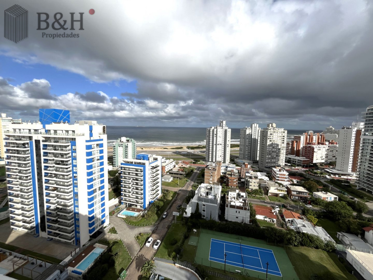 Apartamento ID.7743 - Penthouse en Venta con 4 dormitorios Playa Brava, Punta del Este