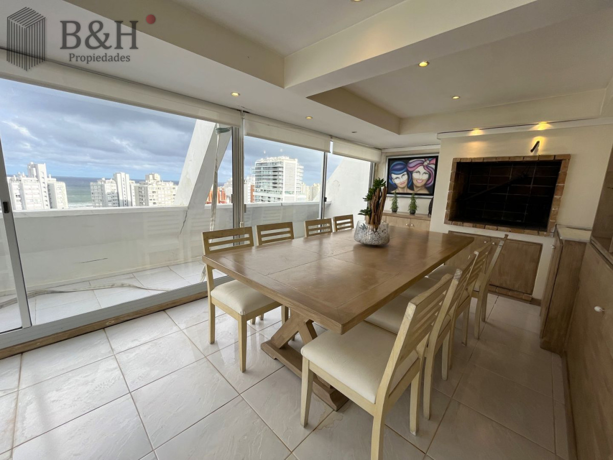 Apartamento ID.7743 - Penthouse en Venta con 4 dormitorios Playa Brava, Punta del Este