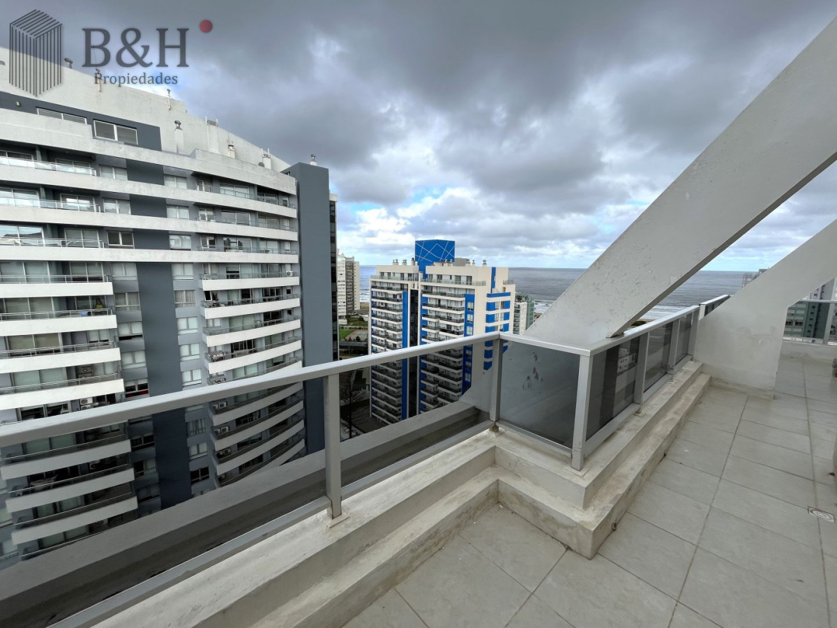 Apartamento ID.7743 - Penthouse en Venta con 4 dormitorios Playa Brava, Punta del Este