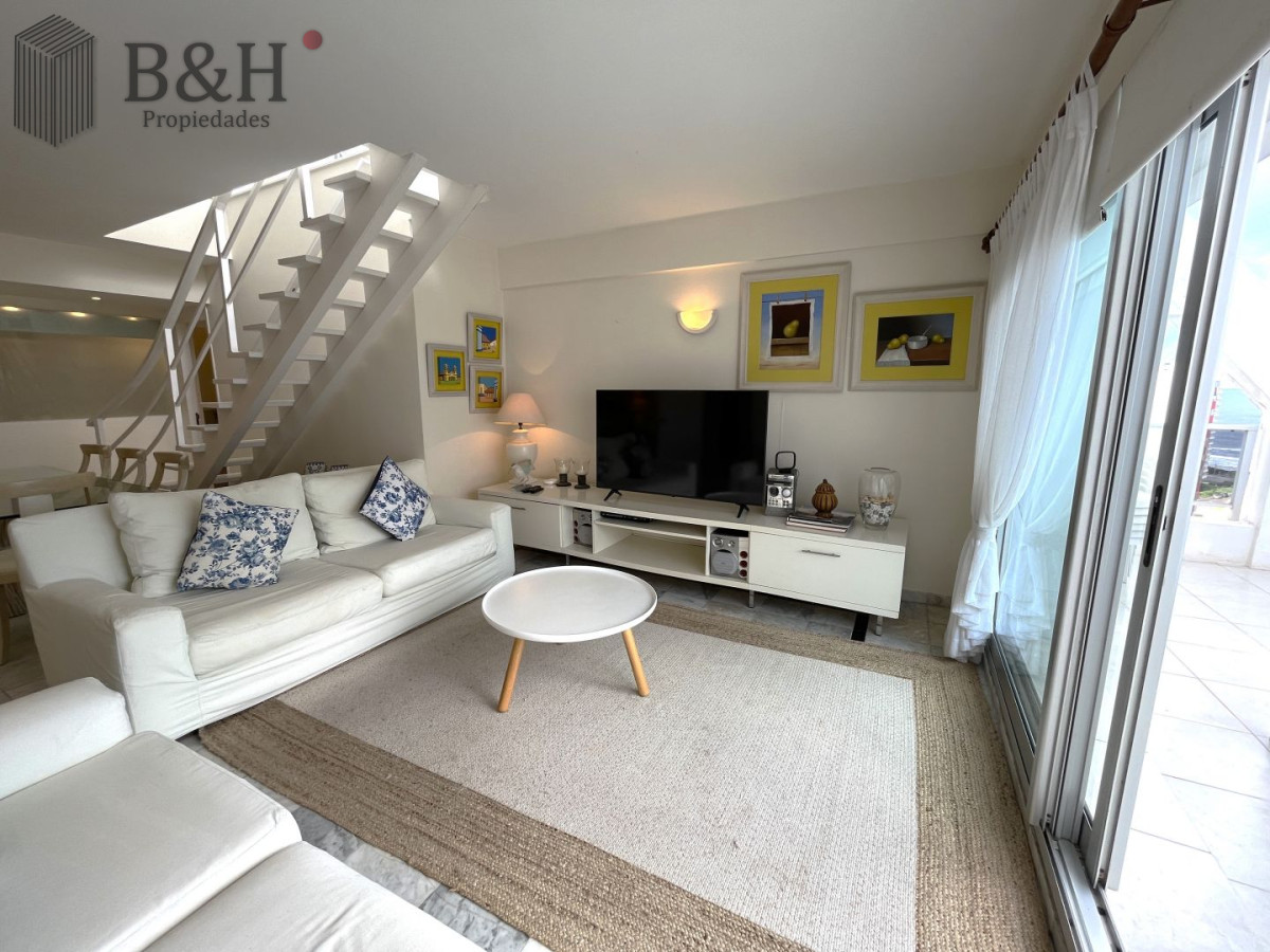 Apartamento ID.7743 - Penthouse en Venta con 4 dormitorios Playa Brava, Punta del Este