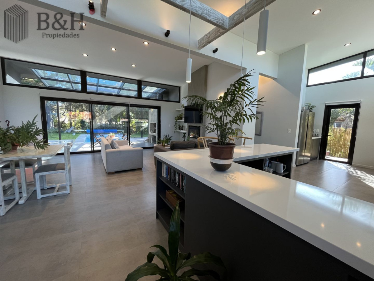 Casa ID.6913 - Casa en venta con 3 Dormitorios en Lugano, Punta del Este