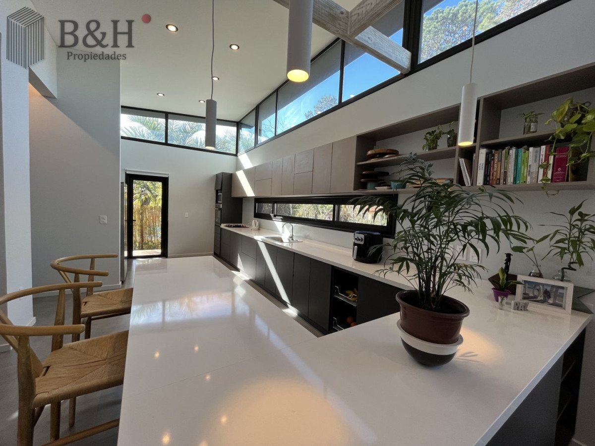 Casa ID.6913 - Casa en venta con 3 Dormitorios en Lugano, Punta del Este