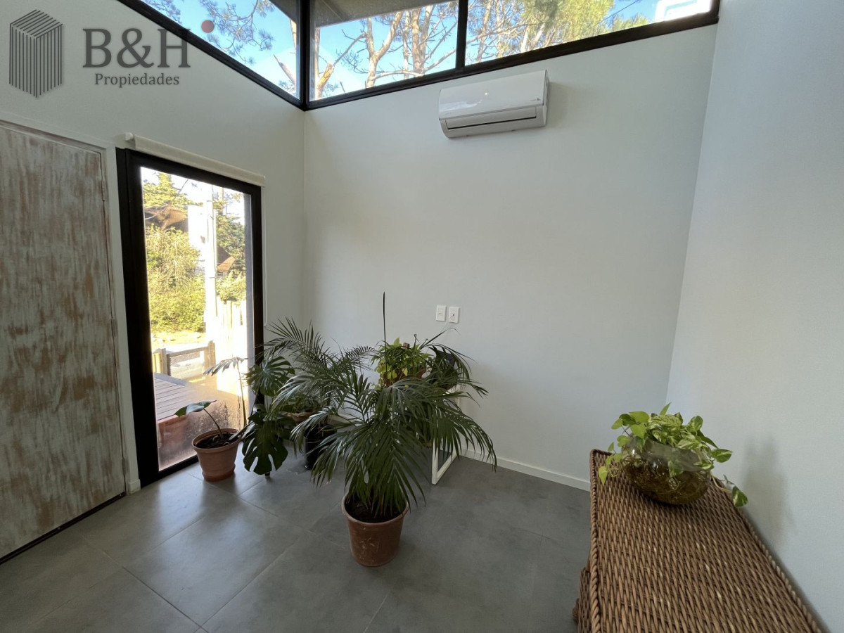 Casa ID.6913 - Casa en venta con 3 Dormitorios en Lugano, Punta del Este