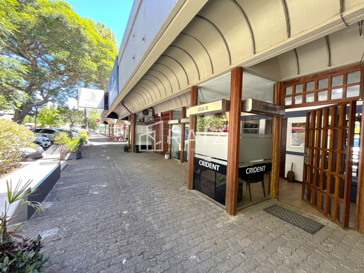 Local Comercial ID.12052 - Local en Venta en Galería Santander, Roosevelt Punta del Este
