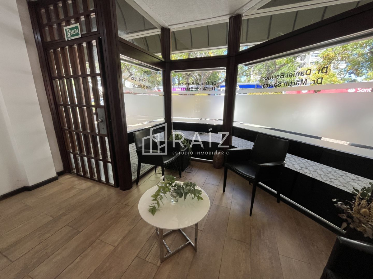 Local Comercial ID.12052 - Local en Venta en Galería Santander, Roosevelt Punta del Este