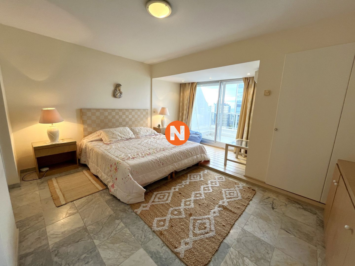 Apartamento Ref.225386 - Penthouse en Venta con 4 dormitorios Playa Brava, Punta del Este
