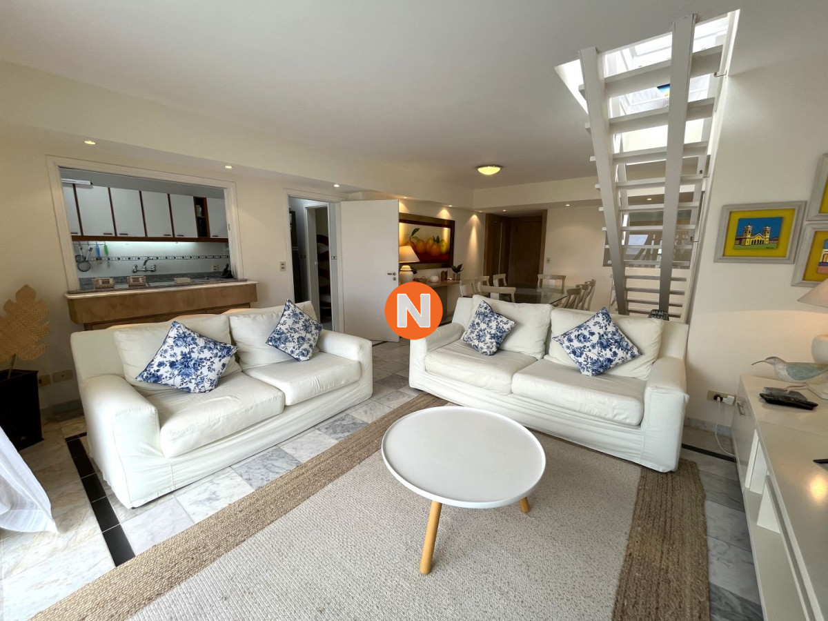 Apartamento Ref.225386 - Penthouse en Venta con 4 dormitorios Playa Brava, Punta del Este