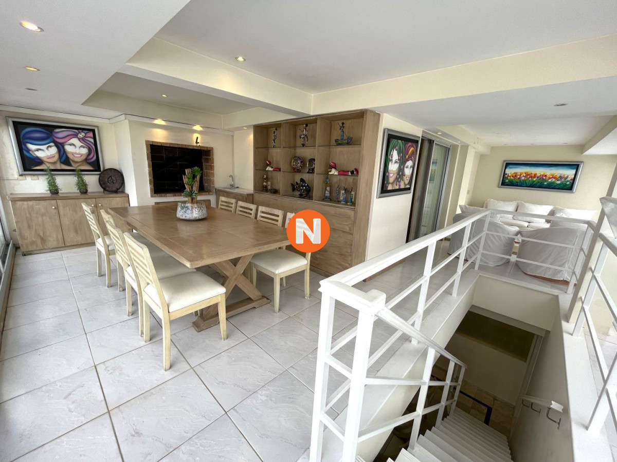 Apartamento Ref.225386 - Penthouse en Venta con 4 dormitorios Playa Brava, Punta del Este