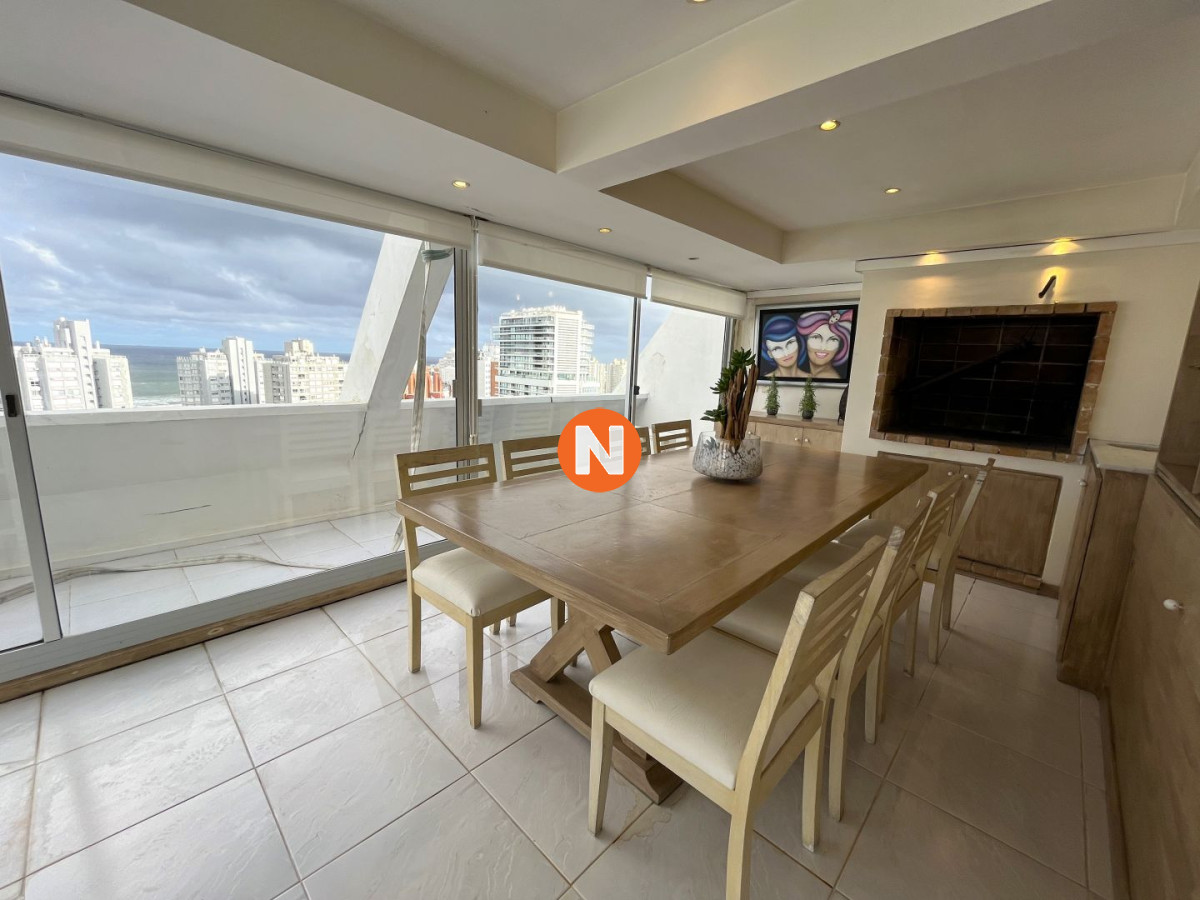 Apartamento Ref.225386 - Penthouse en Venta con 4 dormitorios Playa Brava, Punta del Este