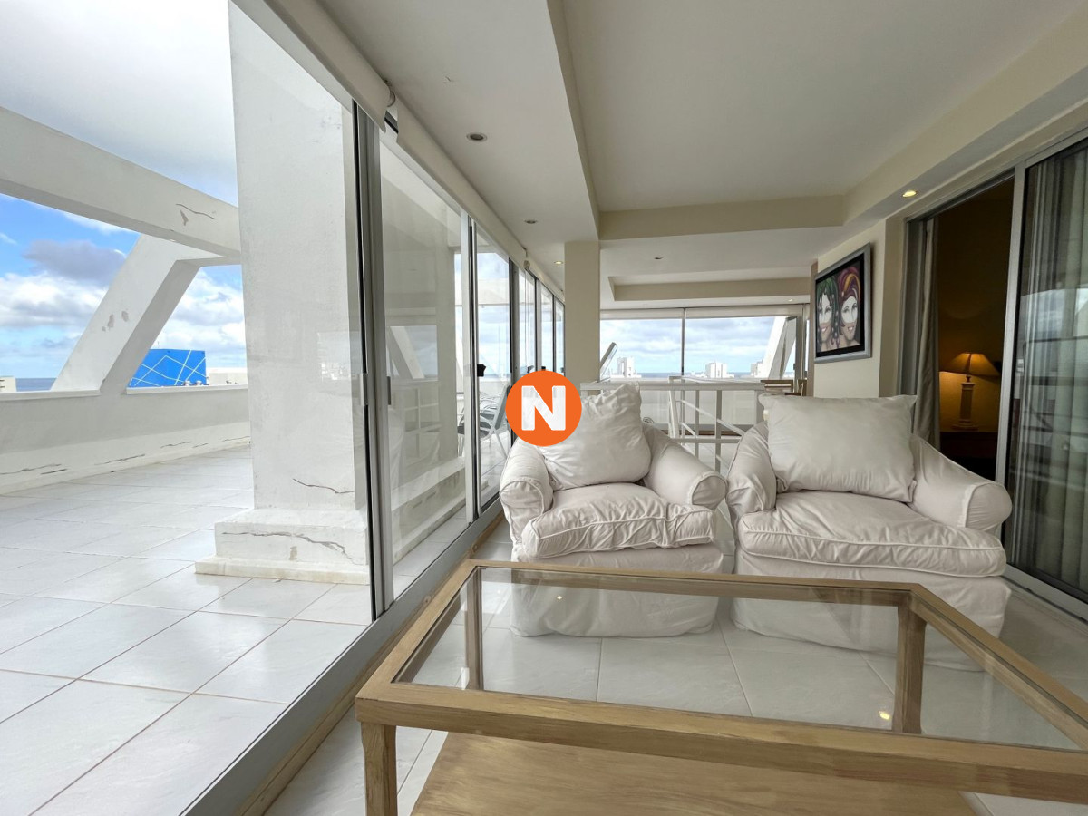 Apartamento Ref.225386 - Penthouse en Venta con 4 dormitorios Playa Brava, Punta del Este