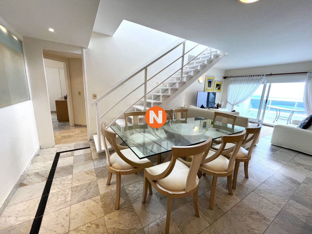 Apartamento Ref.225386 - Penthouse en Venta con 4 dormitorios Playa Brava, Punta del Este