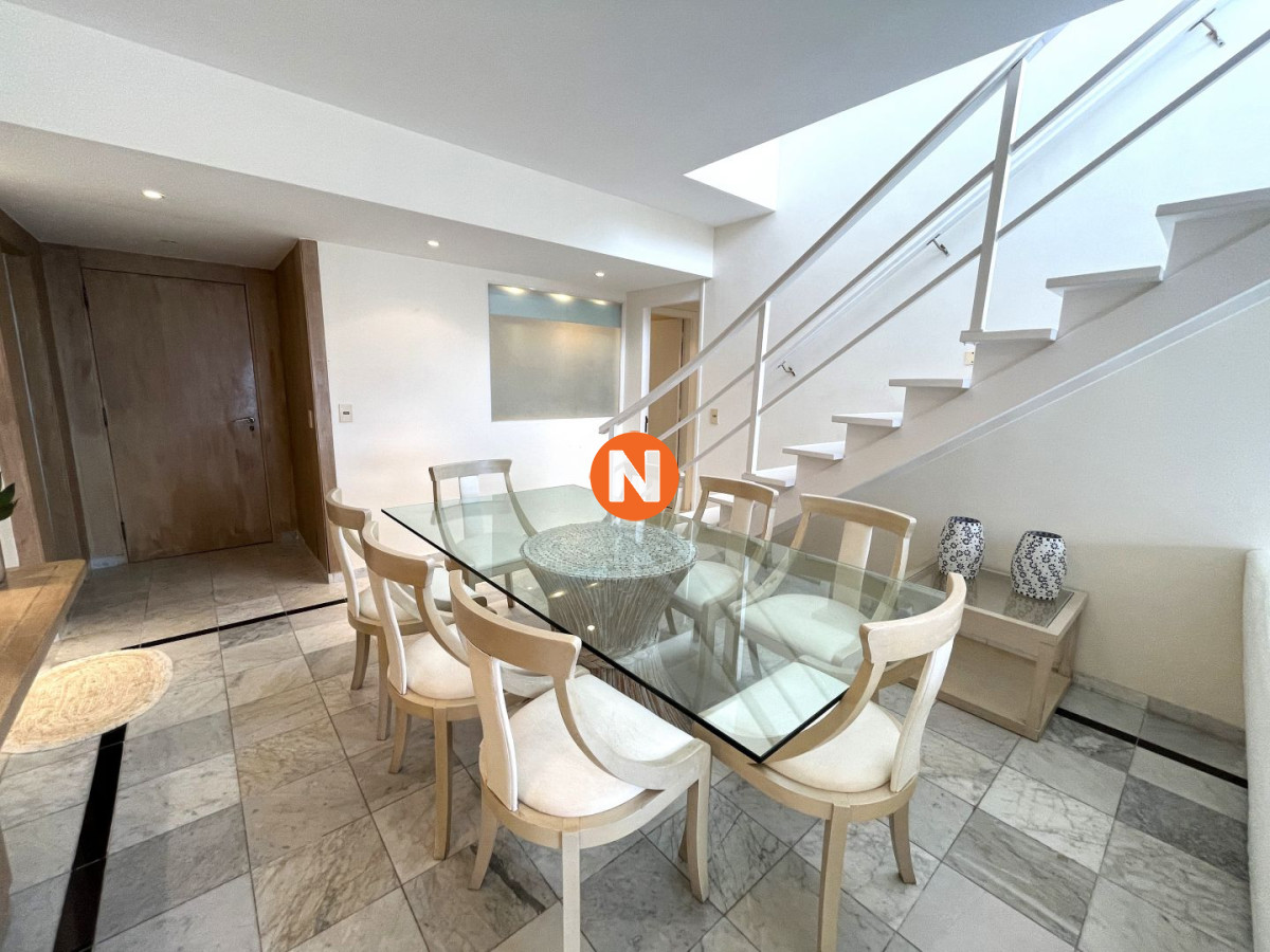 Apartamento Ref.225386 - Penthouse en Venta con 4 dormitorios Playa Brava, Punta del Este
