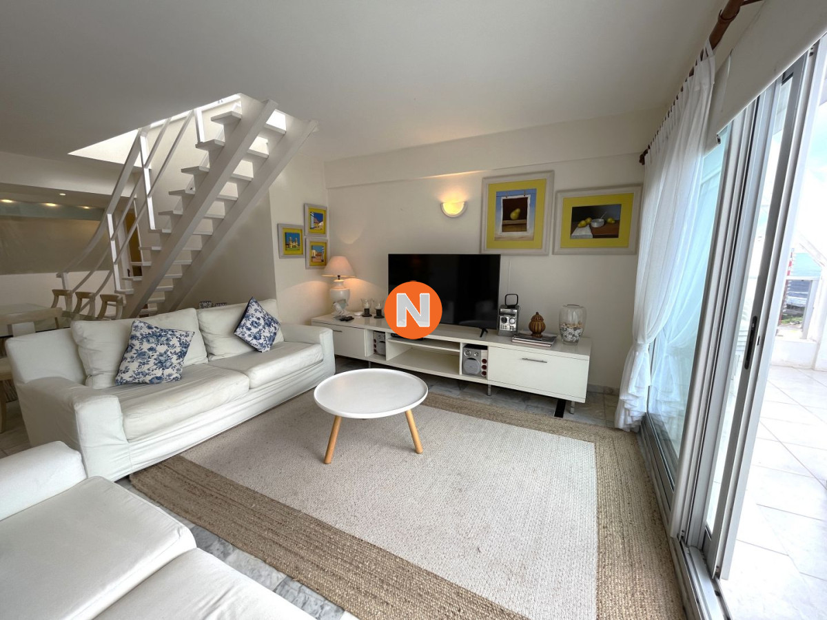 Apartamento Ref.225386 - Penthouse en Venta con 4 dormitorios Playa Brava, Punta del Este