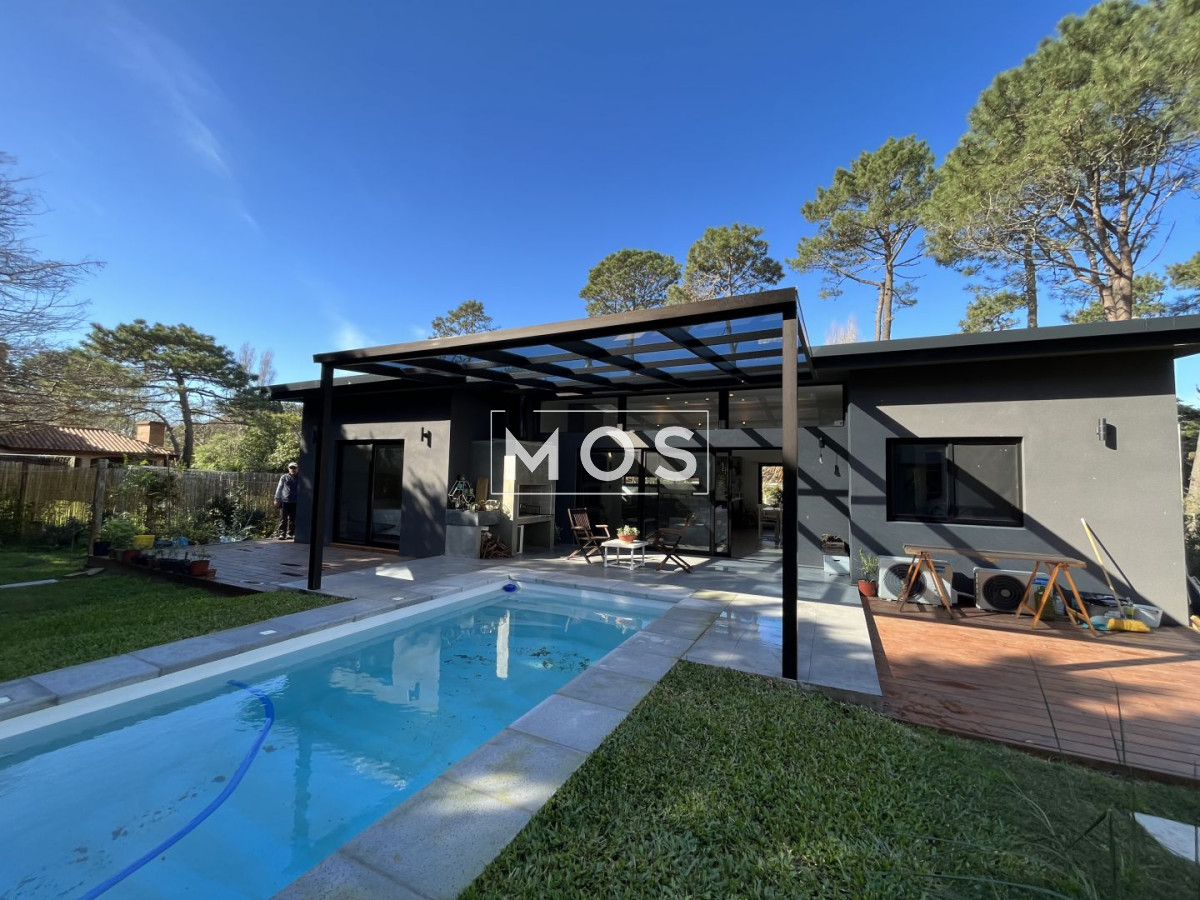 Casa ID.3264 - Casa en venta con 3 Dormitorios en Lugano, Punta del Este