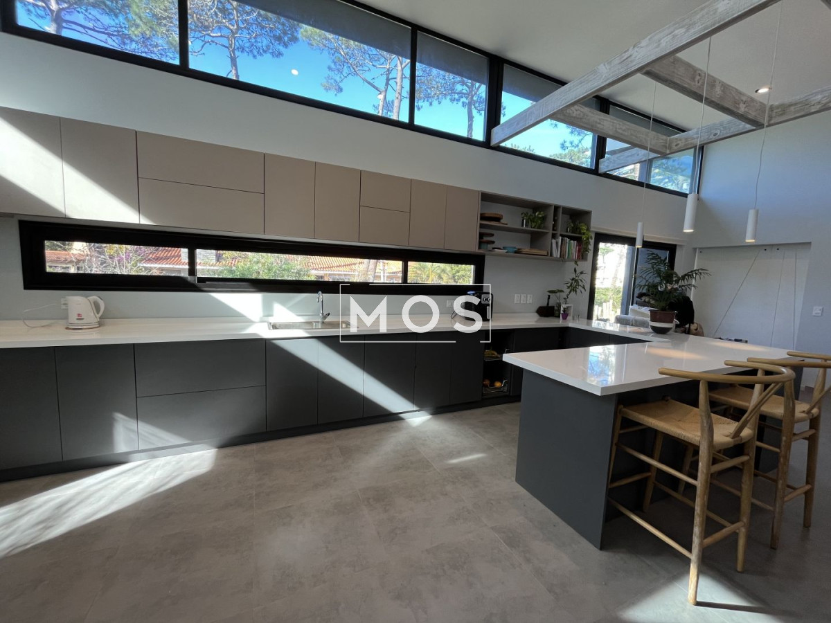 Casa ID.3264 - Casa en venta con 3 Dormitorios en Lugano, Punta del Este