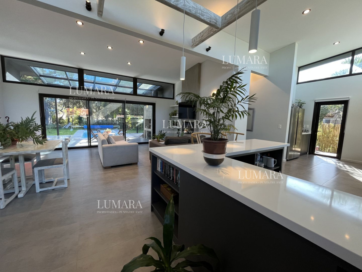Casa ID.3554 - Casa en venta con 3 Dormitorios en Lugano, Punta del Este