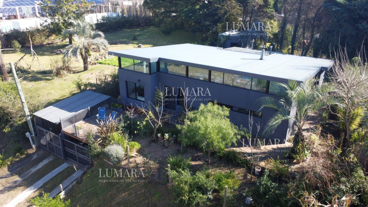 Casa ID.3554 - Casa en venta con 3 Dormitorios en Lugano, Punta del Este