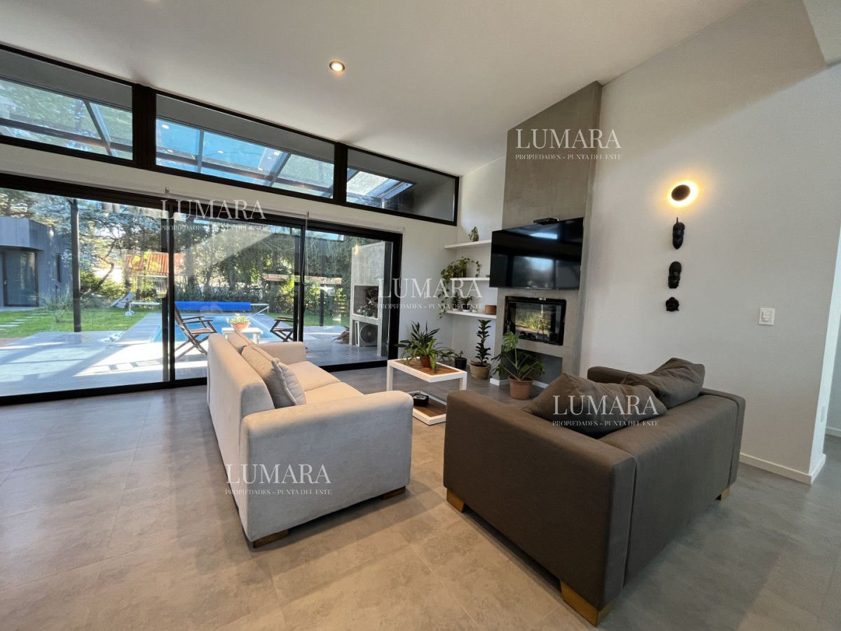 Casa ID.3554 - Casa en venta con 3 Dormitorios en Lugano, Punta del Este