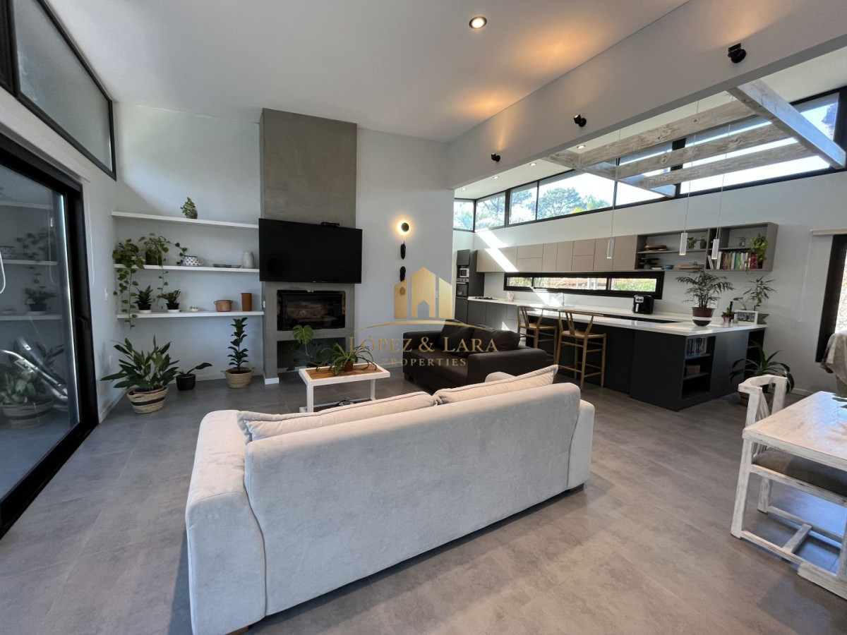 Casa ID.330 - Casa en venta con 3 Dormitorios en Lugano, Punta del Este