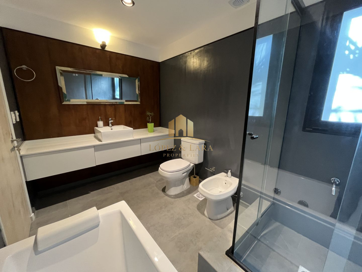 Casa ID.330 - Casa en venta con 3 Dormitorios en Lugano, Punta del Este