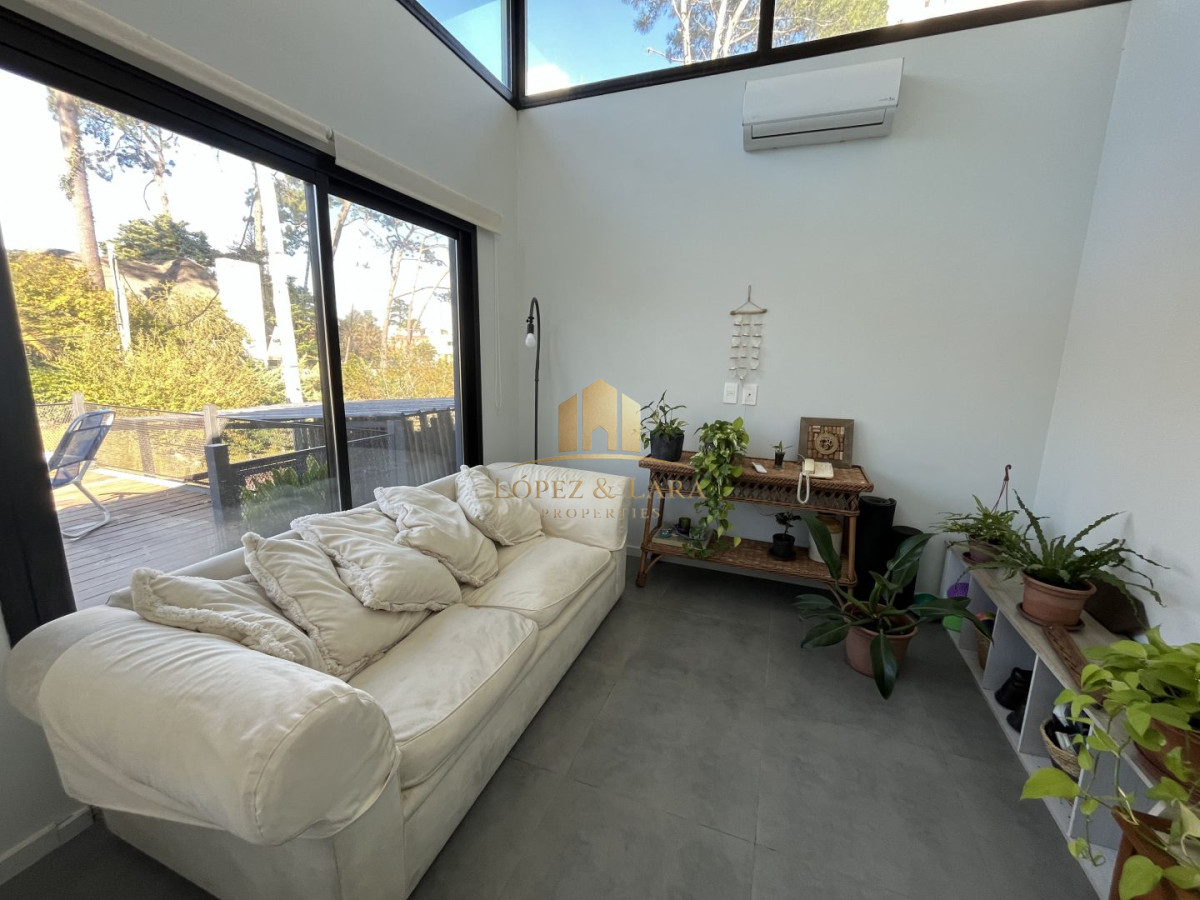 Casa ID.330 - Casa en venta con 3 Dormitorios en Lugano, Punta del Este