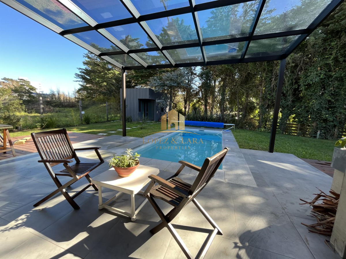 Casa ID.330 - Casa en venta con 3 Dormitorios en Lugano, Punta del Este