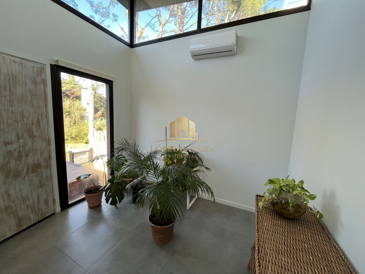 Casa ID.330 - Casa en venta con 3 Dormitorios en Lugano, Punta del Este
