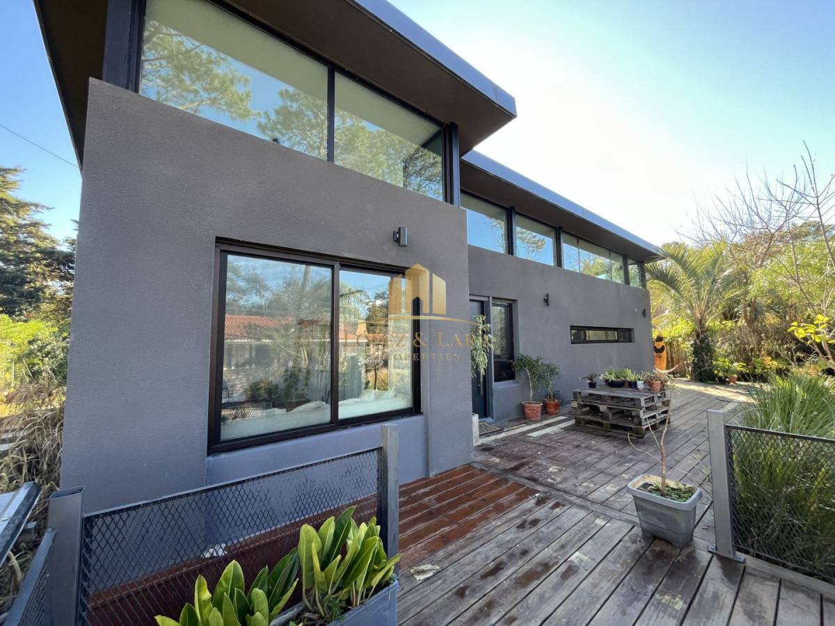Casa ID.330 - Casa en venta con 3 Dormitorios en Lugano, Punta del Este