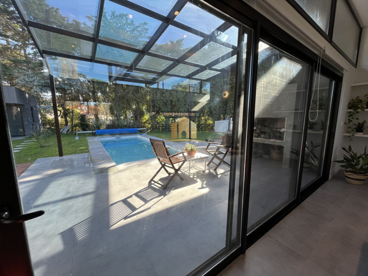 Casa ID.330 - Casa en venta con 3 Dormitorios en Lugano, Punta del Este