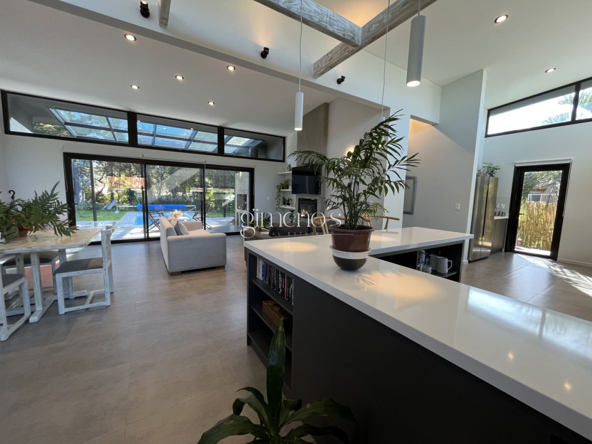 Casa ID.1218 - Casa en venta con 3 Dormitorios en Lugano, Punta del Este