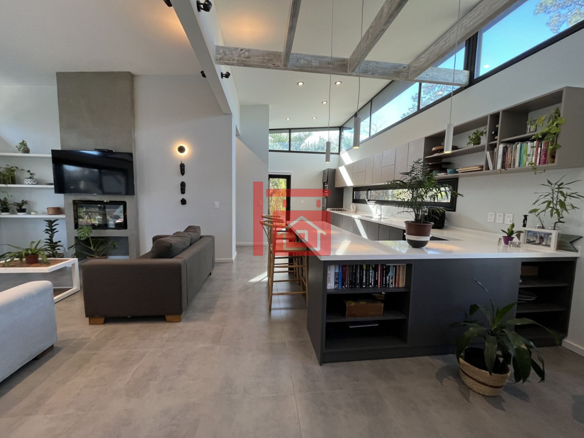 Casa ID.541 - Casa en venta con 3 Dormitorios en Lugano, Punta del Este