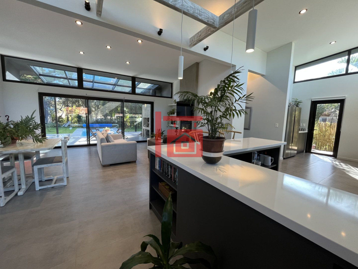 Casa ID.541 - Casa en venta con 3 Dormitorios en Lugano, Punta del Este