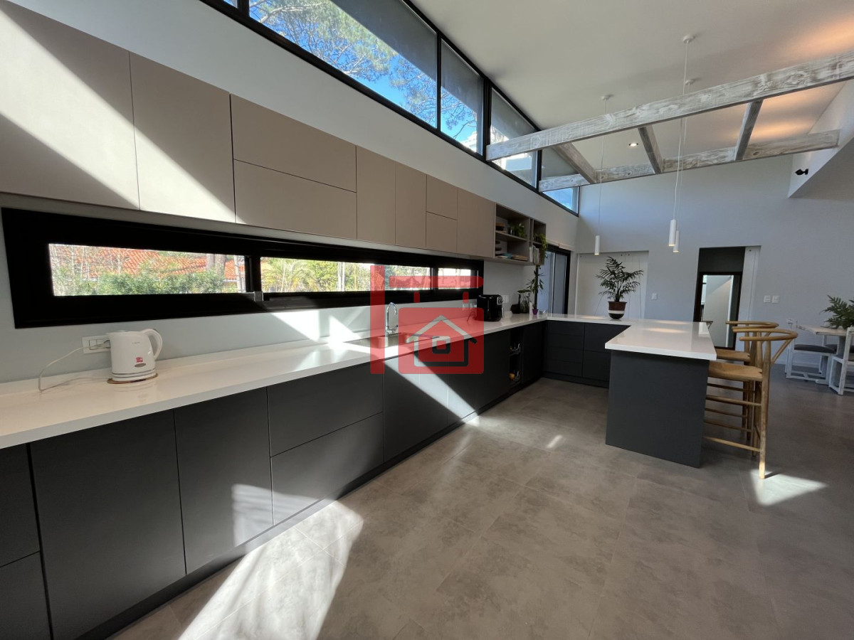 Casa ID.541 - Casa en venta con 3 Dormitorios en Lugano, Punta del Este