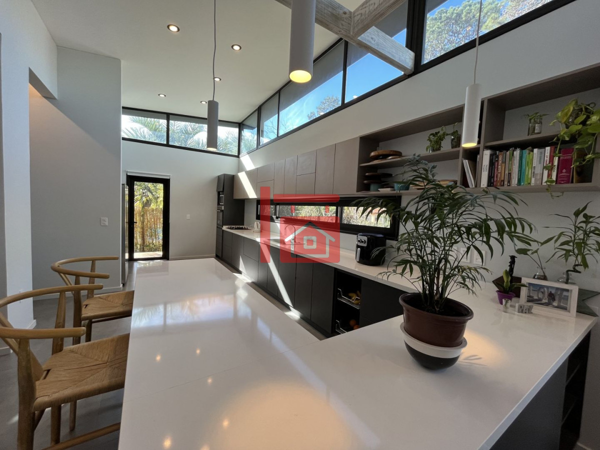 Casa ID.541 - Casa en venta con 3 Dormitorios en Lugano, Punta del Este