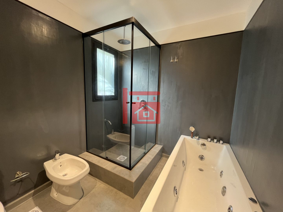 Casa ID.541 - Casa en venta con 3 Dormitorios en Lugano, Punta del Este