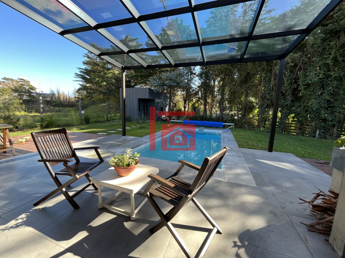 Casa ID.541 - Casa en venta con 3 Dormitorios en Lugano, Punta del Este
